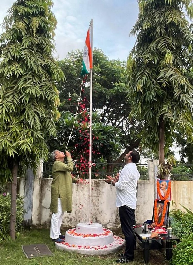 खाद्य आयोग के अध्यक्ष  संदीप शर्मा ने किया ध्वजारोहण