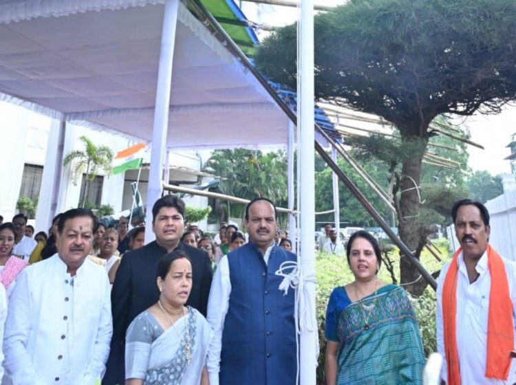 महापौर मीनल चौबे ने 79वें स्वतंत्रता दिवस पर नगर निगम मुख्यालय में फहराया राष्ट्रध्वज तिरंगा