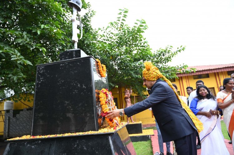 जगदलपुर : शहीद स्मारक में केन्द्रीय राज्य मंत्री ने दी श्रद्धांजलि