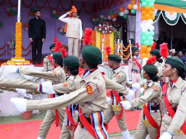 वित्त मंत्री ओ.पी.चौधरी ने किया ध्वजारोहण