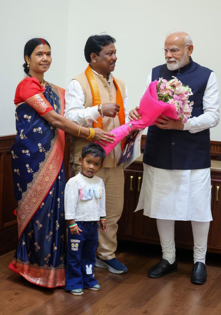 सांसद महेश कश्यप ने प्रधानमंत्री नरेंद्र मोदी से की सौजन्य मुलाकात, विश्व प्रसिद्ध बस्तर दशहरे में आमंत्रण