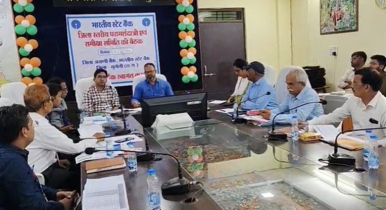 जिले के 130 पटवारियों पर गिरी गाज, कलेक्टर ने जारी किया कारण बताओ नोटिस, जानें वजह