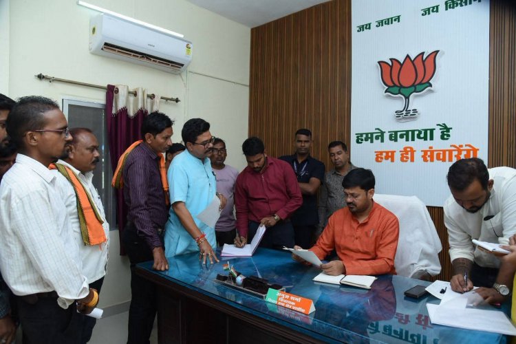 जनदर्शन में विधायक ने सुनी लोगो की समस्याएं-कई समस्याओं का किया त्वरित निराकारण