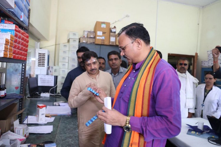 स्वास्थ्य मंत्री  श्याम बिहारी जायसवाल ने प्राथमिक स्वास्थ्य केन्द्र जेवरा का किया आकस्मिक निरीक्षण