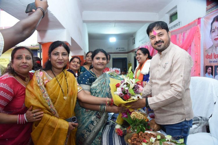 बहनों के तीज मिलन समारोह में शामिल हुए विधायक अनुज