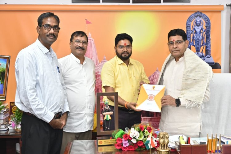 छत्तीसगढ़ मंत्री मंडल विस्तार: टंक राम वर्मा को उच्च शिक्षा विभाग की जिम्मेदारी, श्री रावतपुरा सरकार यूनिवर्सिटी प्रतिनिधियों ने दी शुभकामनाएं...