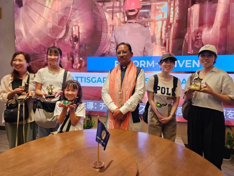  मुख्यमंत्री  विष्णु देव साय पहुँचे छत्तीसगढ़ पैवेलियन : वर्ल्ड एक्सपो 2025 में दिखी प्रदेश की संस्कृति और समृद्धि की अद्भुत झलक