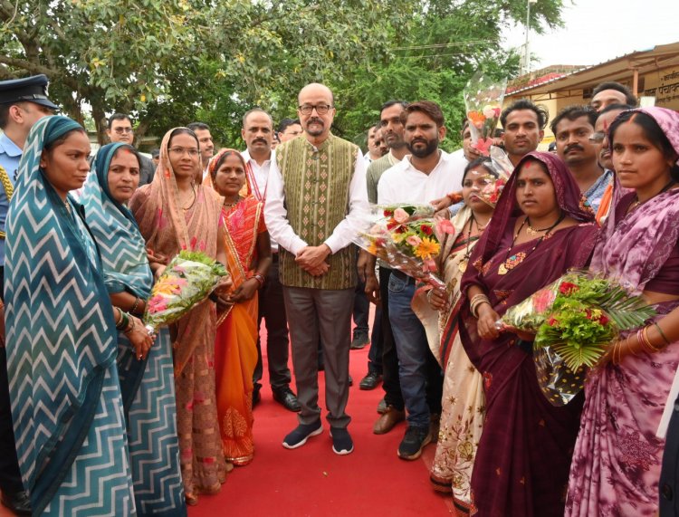 गोद ग्राम सोनपूरी में राज्यपाल का जनसंवाद, अंतिम पंक्ति तक योजनाओं के लाभ पर जोर