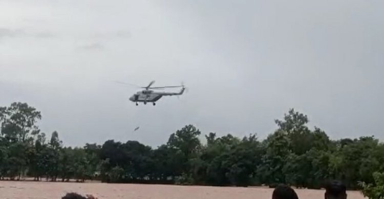 बस्तर में बारिश का कहर,जिला मुख्यालय से टूटा संपर्क,सेना के हेलीकॉप्टर से किया जा रहा रेस्क्यू ऑपरेशन