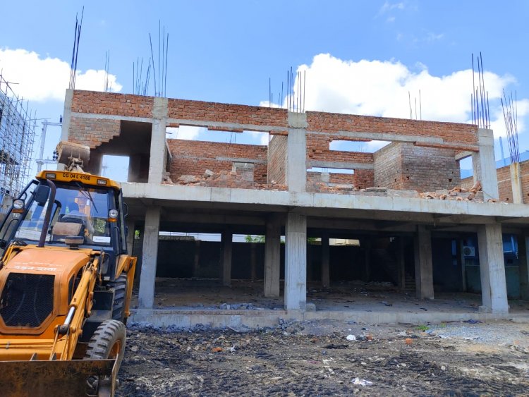 नगर निगम जोन 5 ने डंगनिया रोहिणीपुरम और लाखेनगर में अवैध निर्माण  हटाने कार्यवाही की