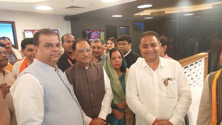 जापान और दक्षिण कोरिया यात्रा से लौटे मुख्यमंत्री का छत्तीसगढ़ चेम्बर टीम ने किया भव्य स्वागत