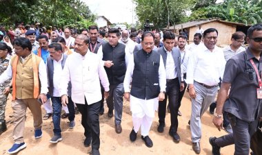 बाढ़ प्रभावितों का हाल जानने सीधे उनके बीच पहुँचे मुख्यमंत्री  विष्णु देव साय: अधिकारियों को राहत एवं पुनर्वास कार्यों में तेजी लाने के निर्देश