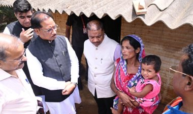 प्रशासन की तत्परता: बाढ़ प्रभावितों को मिला राशन  बर्तन, कपड़े, गैस सिलेंडर और चूल्हा भी उपलब्ध:मकान ढहने पर सहायता राशि भी प्रदान की गई