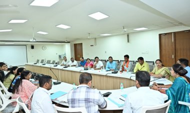  निगम वित्त विभाग सलाहकार समिति की बैठक में पहुंची महापौर मीनल चौबे