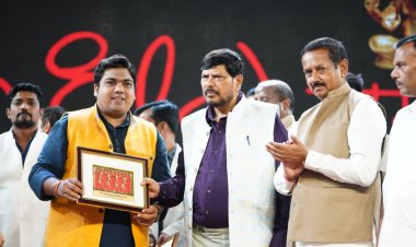 चक्रधर समारोह 2025: काव्य संध्या में गूंजा हास्य, वीर रस और व्यंग्य का संगम