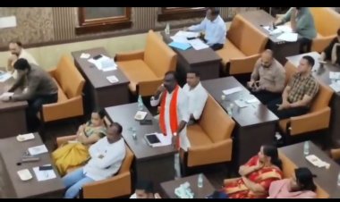 वार्डवासियों को पानी उपलब्ध ना करा पाने से व्यथित होकर पार्षद ने  निगम में विधायक को चेताया