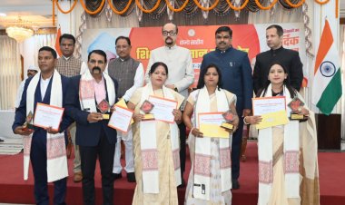 शिक्षक अपने विद्यार्थियों के लिए रोल मॉडल होता है: राज्यपाल  रमेन डेका