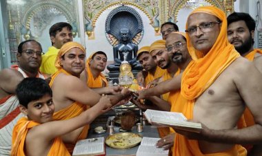 दश लक्षण पर्यूषण महापर्व के अंतिम दिन अनंत चतुर्दशी पर 12 वे तीर्थंकर श्री वासुपूज्य भगवान का मोक्ष कल्याणक दिवस मनाकर निर्वाण लाडू चढ़ाया गया।