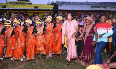 महिला एवं बाल विकास मंत्री श्रीमती राजवाड़े संबलपुर में करमा तिहार उत्सव में शामिल हुईं