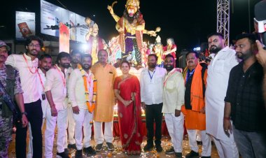 महापौर सहित जनप्रतिनिधियों ने भगवान श्रीगणेश के दिव्य श्रीचरणों में की राजधानी रायपुर को स्वच्छ, हरित विकसित स्मार्ट सिटी बनाने सकारात्मक ऊर्जा शक्ति और सभी नगरवासियों को  जीवन में शुभत्व प्रदान करने हेतु विनम्र प्रार्थना0