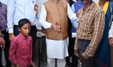 कृत्रिम पैर मिलने से दिव्यांगों को मिली जीने की नई राह