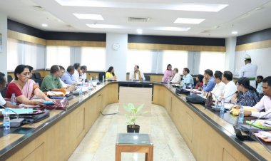  स्वास्थ्य मंत्री की अध्यक्षता में सभी चिकित्सा महाविद्यालयों के डीन एवं मेडिकल सुपरिटेंडेंट की समीक्षा बैठक