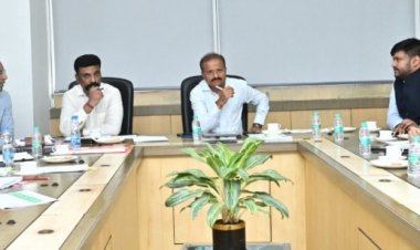 मुख्यमंत्री के प्रमुख सचिव ने नक्सल प्रभावित जिलों में विकास कार्यों की समीक्षा की