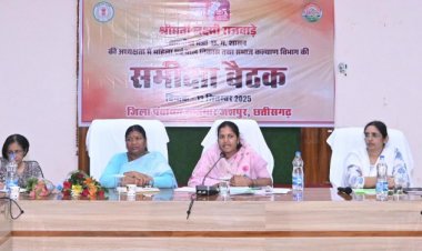 मंत्री लक्ष्मी राजवाड़े ने जशपुर में महिला एवं बाल विकास समाज कल्याण विभाग के अधिकारियों की संयुक्त बैठक ली