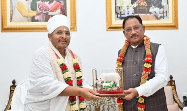 मुख्यमंत्री से पूज्य संत श्री असंग देव जी ने की सौजन्य भेंट