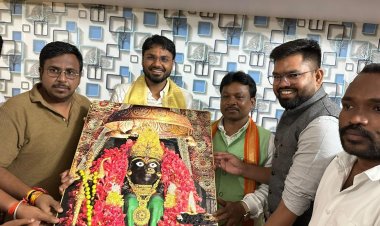 सांसद निवास पहुंचे भाजयुमो प्रदेश अध्यक्ष राहुल टिकरिहा  बस्तर सांसद महेश कश्यप ने दी बधाई, कहा भाजपा संगठन की शक्ति है युवा मोर्चा 