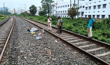 ट्रेन से गिरकर दो सगी बहनों की मौत, दोनों बैंककर्मी थीं