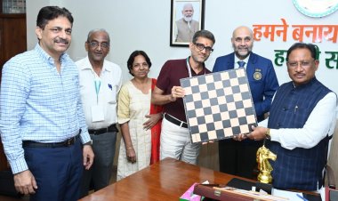 मुख्यमंत्री श्री साय से ग्रैंडमास्टर प्रवीण महादेव थिप्से ने की सौजन्य भेंट