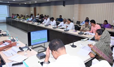 महिला एवं बाल विकास मंत्री श्रीमती लक्ष्मी राजवाड़े ने ली विभागीय समीक्षा बैठक