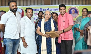 समाज के भविष्य और वर्तमान के पथप्रदर्शक शिक्षक व पत्रकार- मंत्री  टंकराम वर्मा