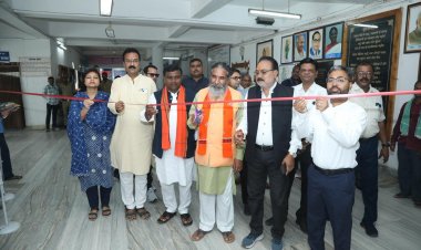 छायाचित्र प्रदर्शनी का सासंद श्री नाग ने किया शुभारंभ