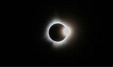 Surya Grahan 2025: आज रात लगेगा साल का आखिरी सूर्य ग्रहण, क्या भारत में होगा इसका असर?