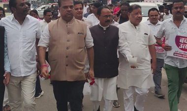 “स्वदेशी का मंत्र और GST बचत उत्सव” भाजपा नेताओं ने व्यापारियों से आग्रह किया कि वे जीएसटी की घटी हुई दरों का पूरा लाभ ग्राहकों तक पहुँचाएँ।