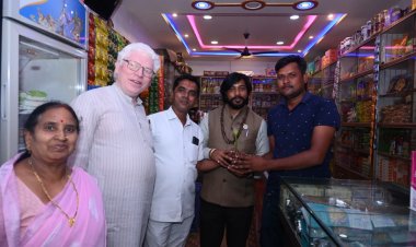 प्रधानमंत्री नरेंद्र मोदी जी ने NextGen GST के रूप में दी देश को ऐतिहासिक सौगात – आरंग में व्यापारी बंधुओं संग गुरु खुशवंत साहेब जी ने मनाया “GST बचत उत्सव”