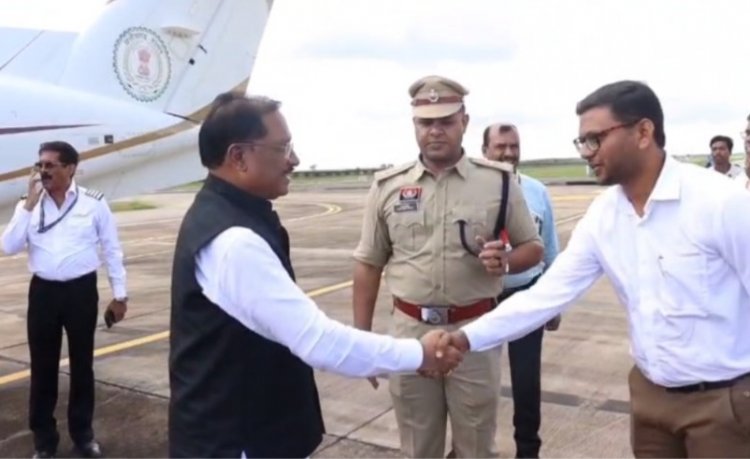 Breaking : जगदलपुर पहुंचे सीएम साय, एयरपोर्ट में हुआ आत्मीय स्वागत