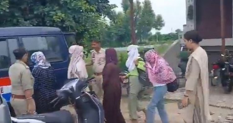 Sex Racket: Oyo होटल में सेक्स रैकेट का भंडाफोड़, आपत्तिजनक हालत में पकड़ाए 12 लड़के और 8 लड़कियां