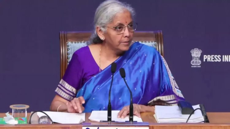 GST में बड़ा बदलाव: 12% और 28% टैक्स स्लैब खत्म, कपड़ा-जूते समेत ये वस्तुएं होंगी सस्ती; जानें नई दरें