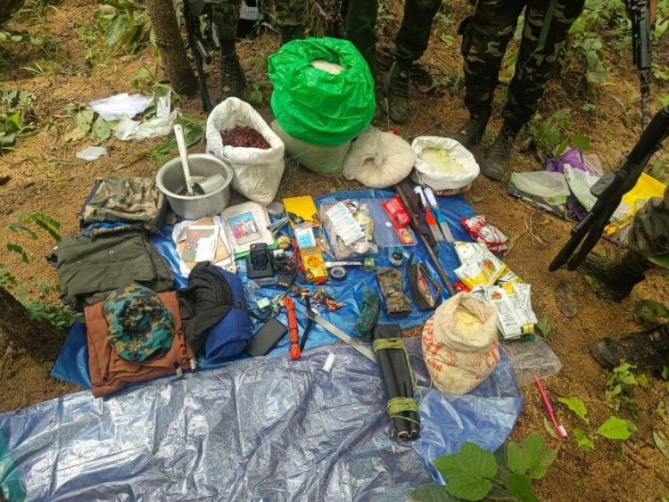 CG : नक्सलियों की बड़ी साजिश नाकाम, पुलिस ने बरामद किया विस्फोटक व नक्सली सामग्री