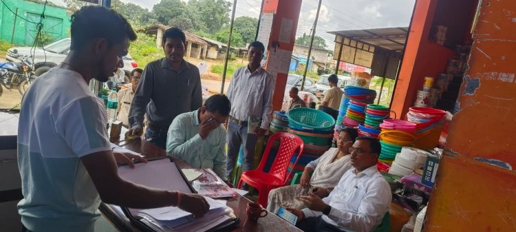 फरसगांव ब्लॉक के बड़ेडोंगर में उर्वरक दुकानों का औचक निरीक्षण