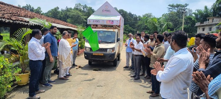 विधायक श्रीमती गोमती साय ने सूर्य घर मुफ्त बिजली योजना के प्रचार-प्रसार रथ को हरी झण्डी दिखाकर किया रवाना