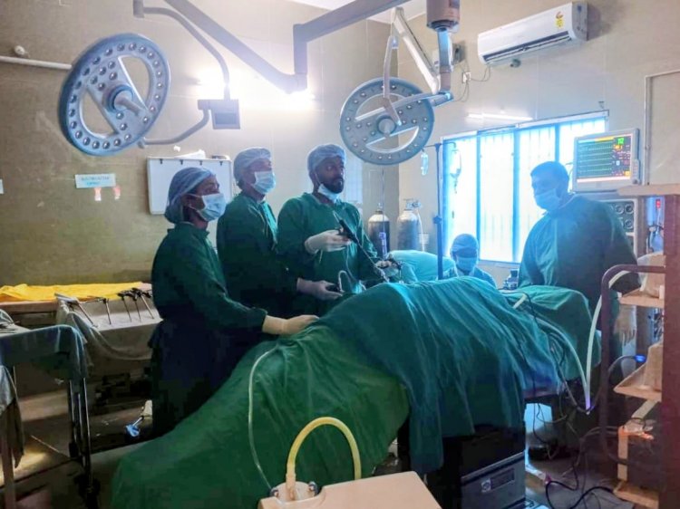कोण्डागांव जिला अस्पताल ने रचा इतिहास, पहली बार लेप्रोस्कोपिक पद्धति से सफल किडनी ऑपरेशन