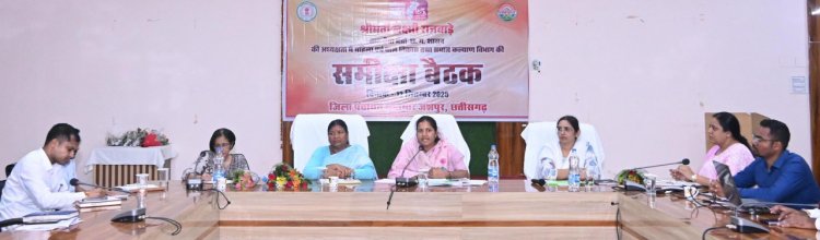 मंत्री लक्ष्मी राजवाड़े ने जशपुर में महिला एवं बाल विकास समाज कल्याण विभाग के अधिकारियों की संयुक्त बैठक ली