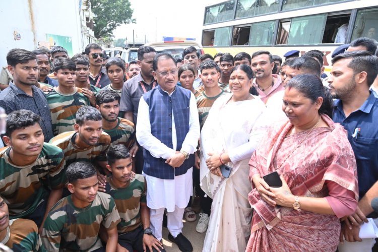 मुख्यमंत्री विष्णुदेव साय से 26 अग्निवीरों ने की सौजन्य मुलाकात