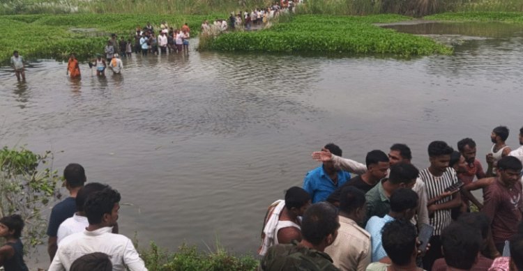 गंडक नदी में स्नान करने गईं छह बच्चियां डूबीं, तीन की मौत