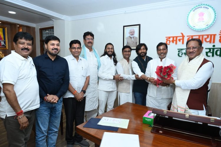 धर्मगुरु गुरु बालदास साहेब  के मार्गदर्शन एवं कैबिनेट मंत्री गुरु खुशवंत साहेब जी की उपस्थिति में मुख्यमंत्री श्री साय  का अभिनंदन