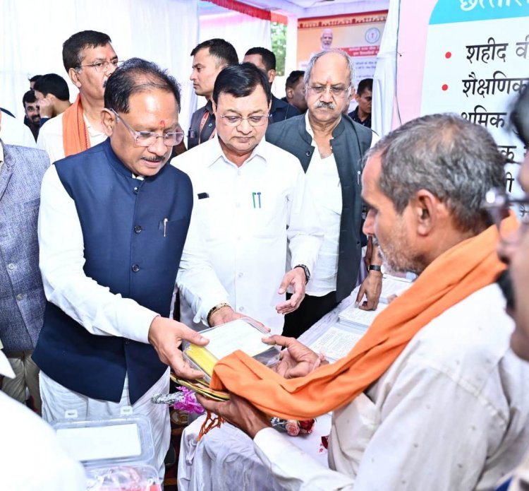 मुख्यमंत्री श्री साय ने किया श्रम विभाग द्वारा आयोजित प्रदर्शनी का अवलोकन